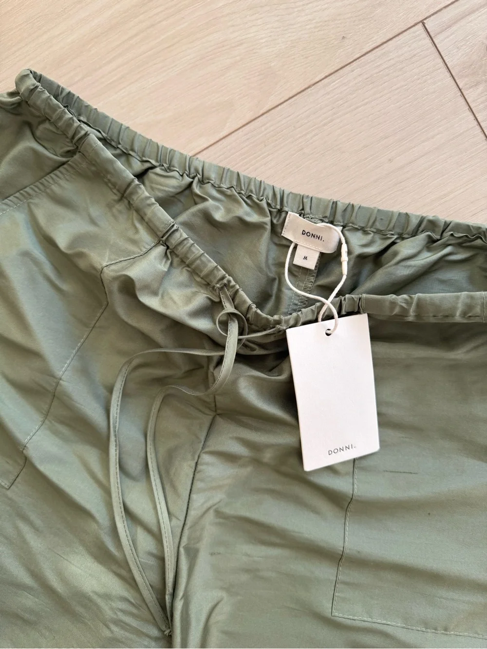 *SOLD* NWT DONNI Taffeta cargo pants in oregano - Picture 5 of 8